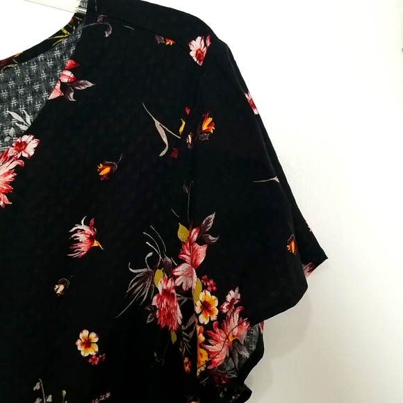 Torrid floral babydoll blouse stretch waist flutter sleeves NWT - Picture 4 of 7